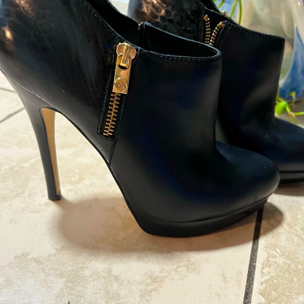 Michael Kors Booties Platform Black Size: 8 M